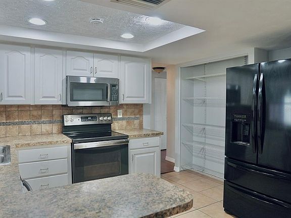 5th image of 7944 Yucca Dr