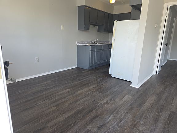 4th image of 2 Claremont Pl APT B