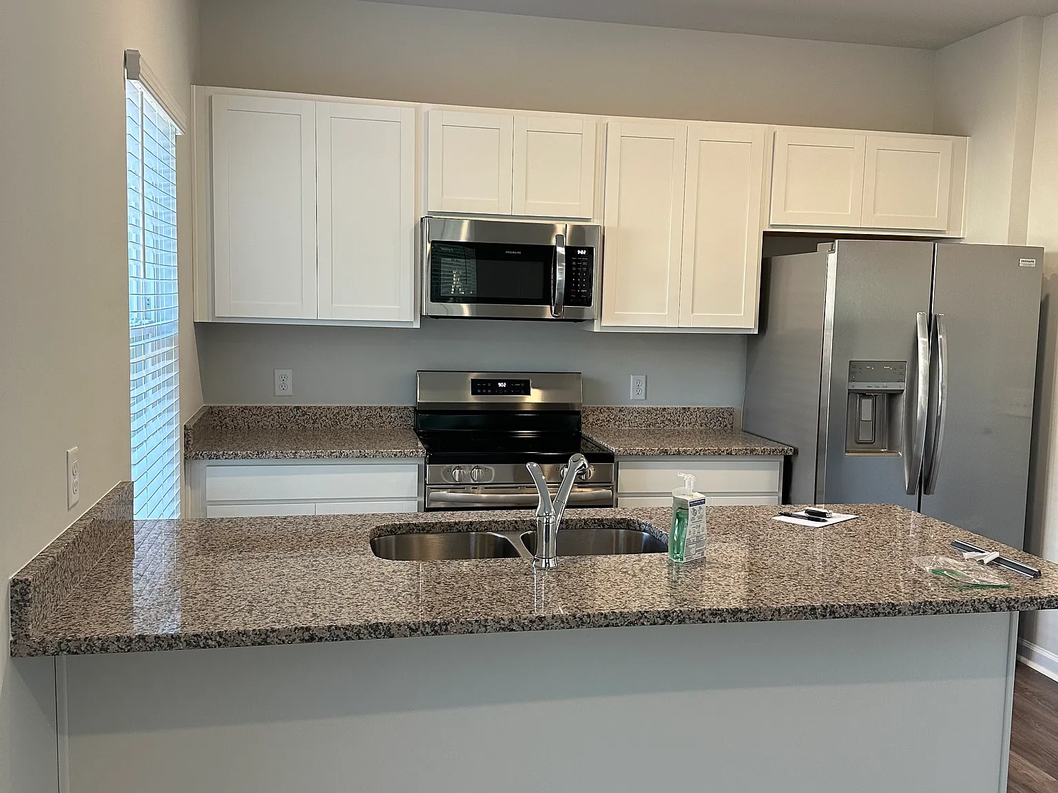 3 bed, 2.5 bath, 1369 sqft, $1,900 — Photo 3
