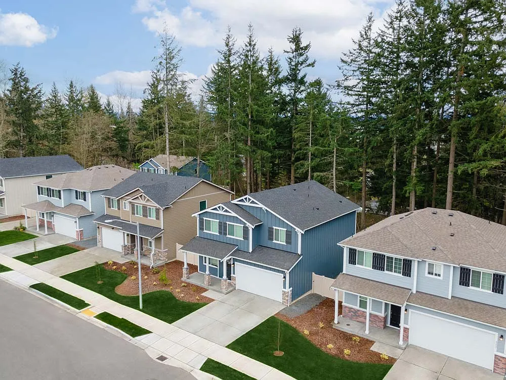 5 bed, 3.0 bath, 2541 sqft, $3,520 — Photo 3