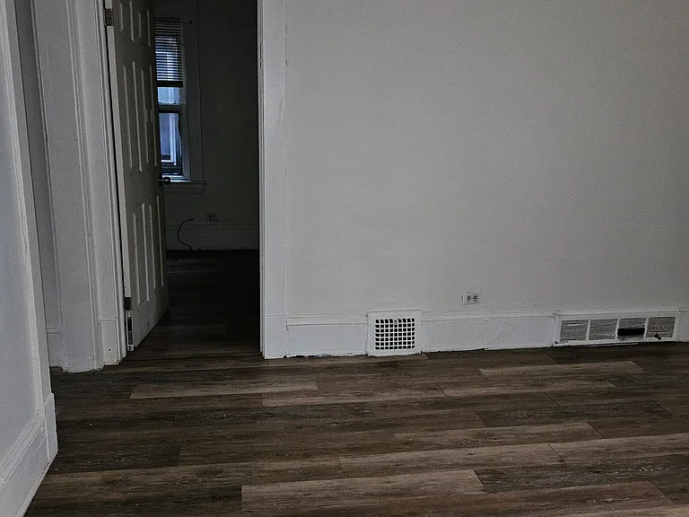 1245 E 89th St #1 — Photo 5