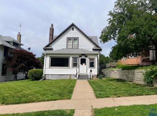 2305 Grandview Blvd, Sioux City, IA 51104