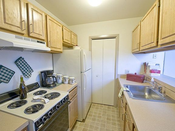 3rd image of 55 W Franklin St #12045965