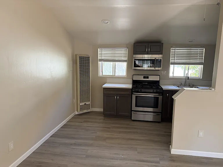 440 W 4th Ave #2 — Photo 2