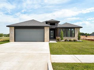 4817 Sand Lily Ln, Edmond, OK 73034