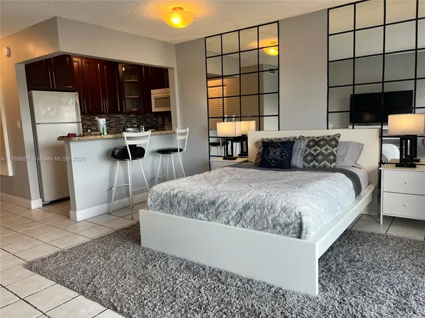 365 NE 125th St APT 305, North Miami, FL 33161