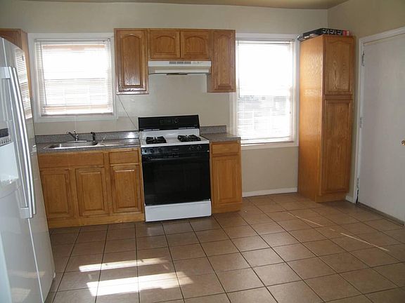 3rd image of 128 Elwood Ave Floor 2