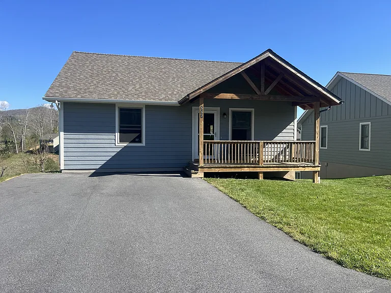537 Townhomes Pl — Photo 1