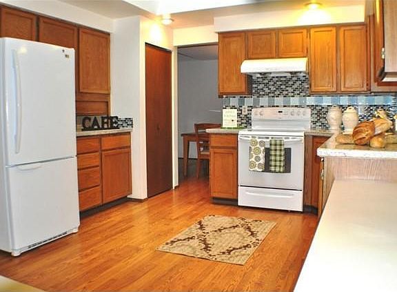 3rd image of 22607 NE 12th Pl