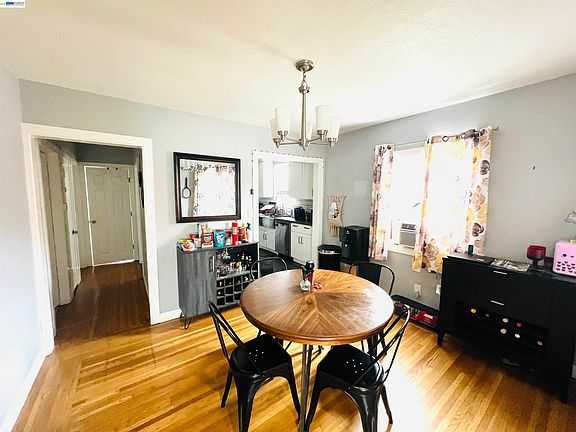 5th image of 2253 Warner Ave