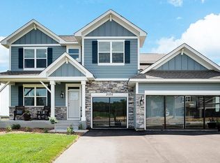 1551 Creekside Dr, Shakopee, MN 55379