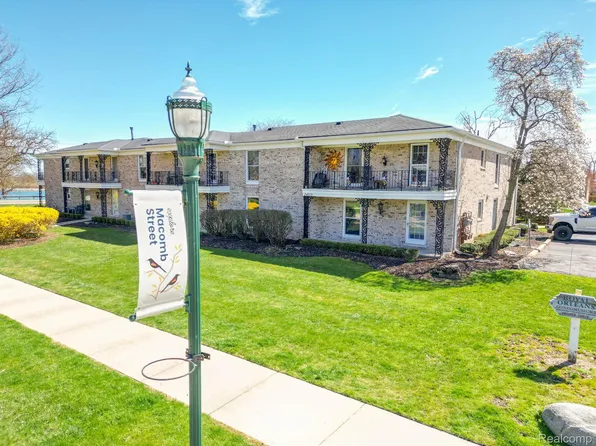 24212 E River Rd Unit 1, Grosse Ile, MI 48138