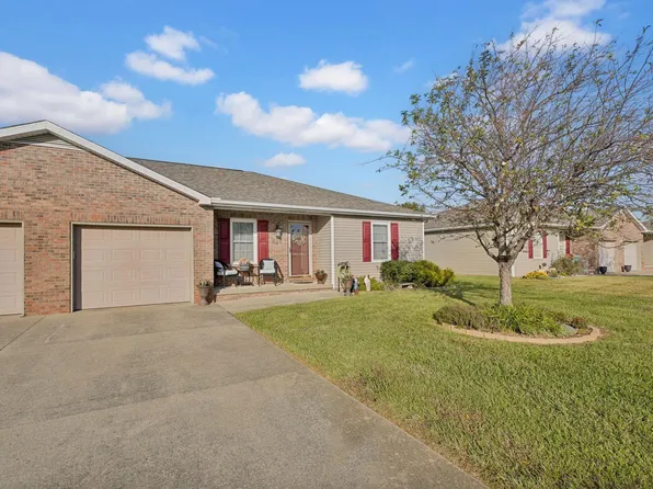 525 S 8th Ave, Haubstadt, IN 47639