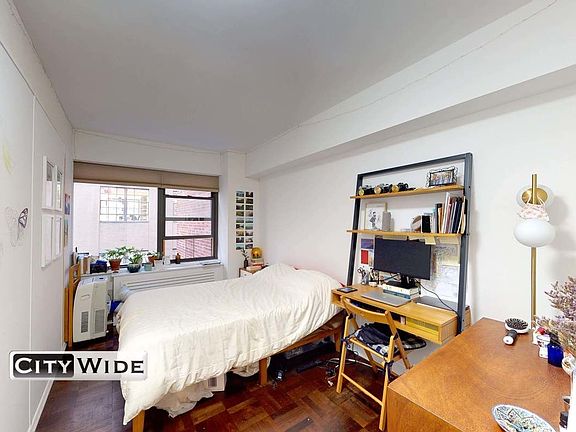3rd image of 157 E 57th St #3L