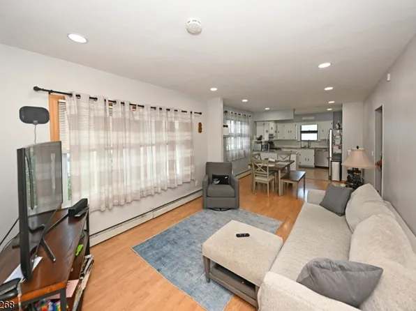 299 Union St, Lodi Boro, NJ 07644