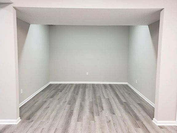 3rd image of 926 Cesery Ter #0