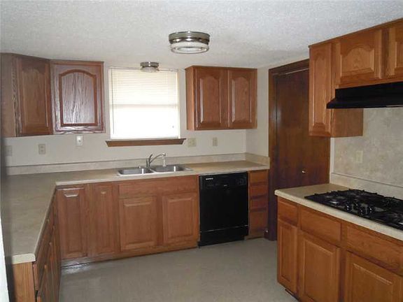 4th image of 3730 Brandywine Dr