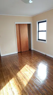 Rented by Metroline Realty | media 5