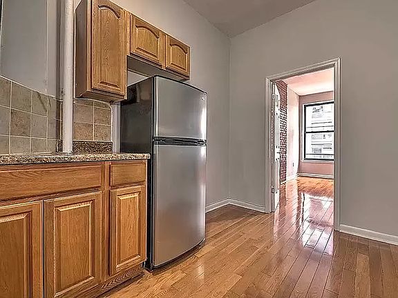 3rd image of 504 W 44th St #4W