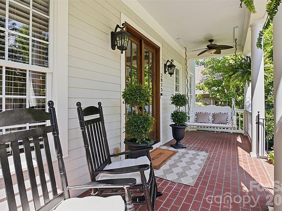 4th image of 2075 Lake Forest Dr