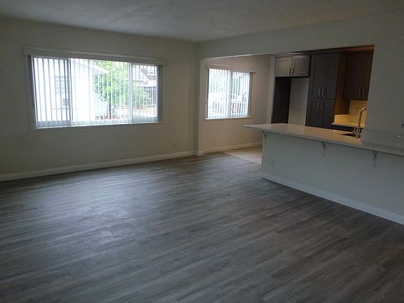 4th image of 2104 Lilac Ln