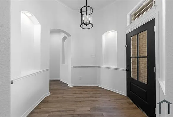 914 Hitchcock Cir
