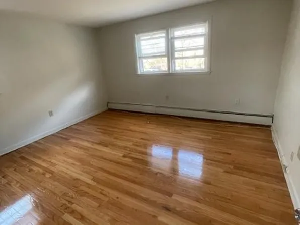 24 Deerfield Ct, East Hartford, CT