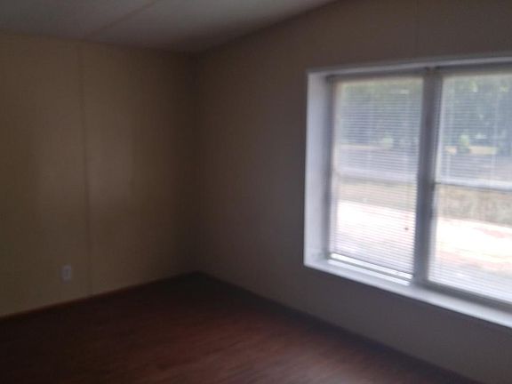 4th image of 615 Sharon Ln
