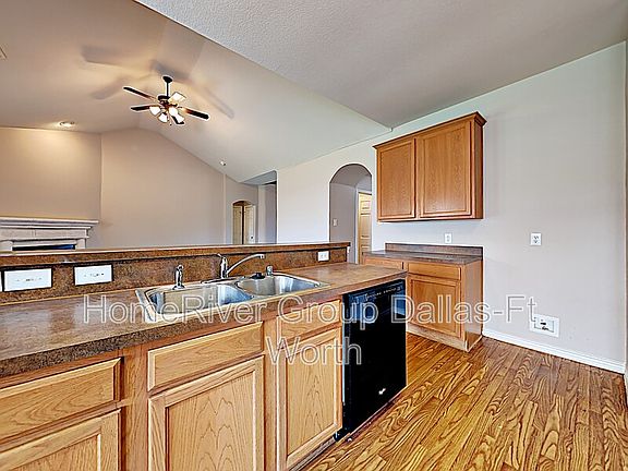 3rd image of 2604 Clubhouse Dr