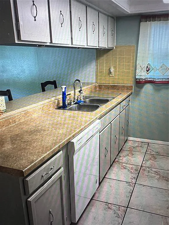 3 bed, 2.0 bath, 1310 sqft, $1,800 — Photo 4
