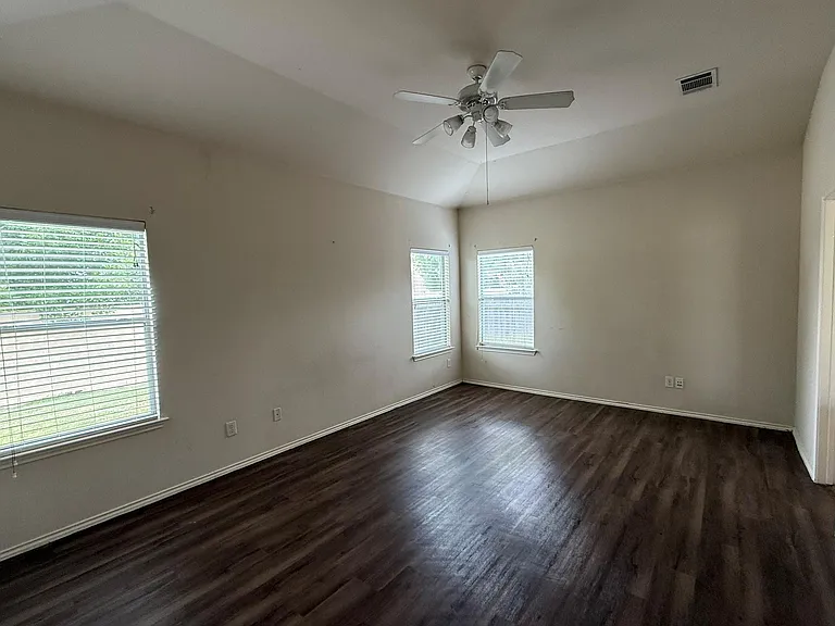 1514 Kothman Dr — Photo 13
