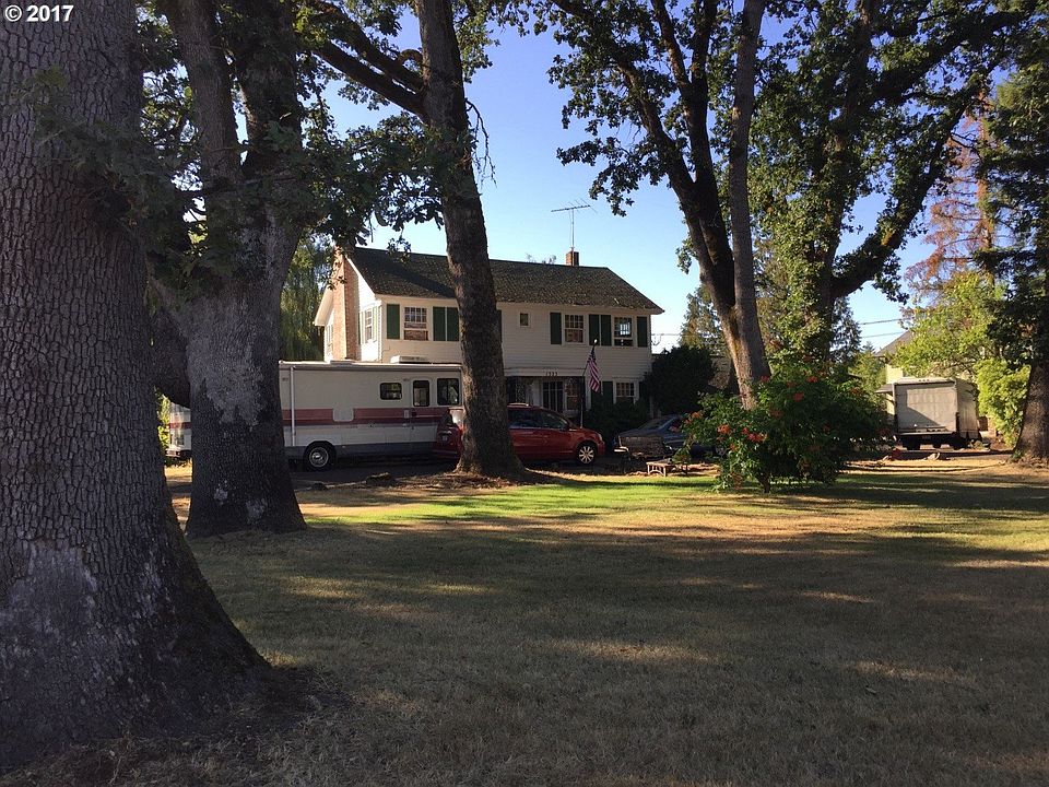 2nd image of 1325 NE Cornell Rd Unit A