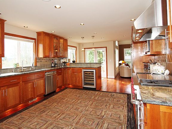 3rd image of 17506 32nd Ave NE