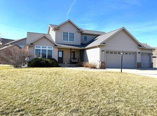 1807 Horizon Ct, Mahomet, IL 61853