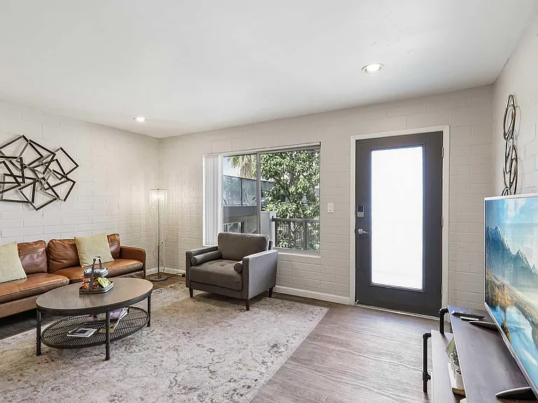 128 South 5th Avenue — Photo 76