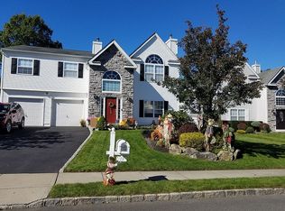 14 Trail Blazer Ct, Holbrook, NY