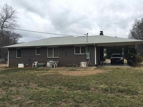 3rd image of 218 Edgewood Dr