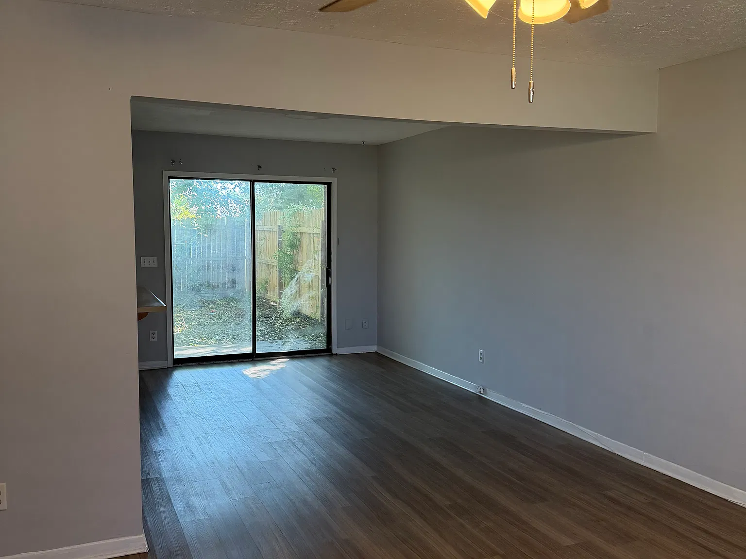 3 bed, 2.5 bath, 1400 sqft, $1,650 — Photo 2