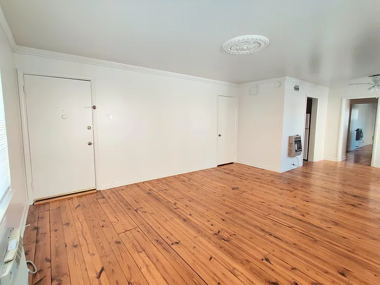 5729 Martel Ave #D — Photo 14