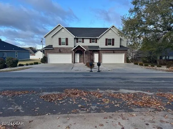 804 Briarbrook Dr #B, Carl Junction, MO 64834