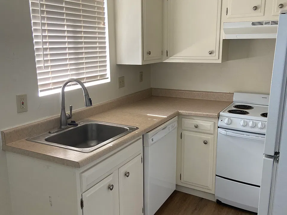 286 Spencer St #4