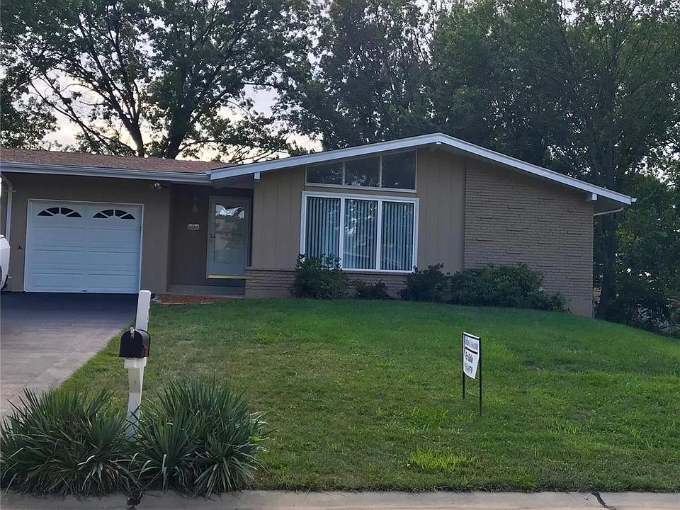 2nd image of 1207 Port Royal Dr