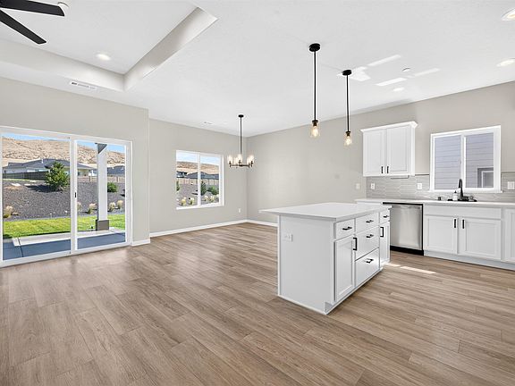 3rd image of 3902 Barbera St