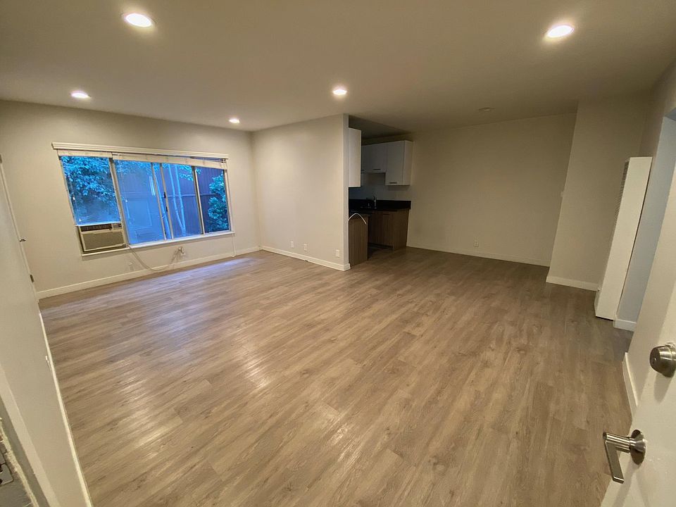 1st image of 11747 Mayfield Ave APT 2