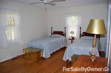5th image of 20 Peachtree Ln