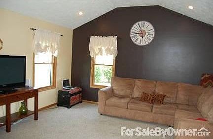 Family Room : Cathedral ceiling, lots of windows and access to outside patio. Ceiling fan.