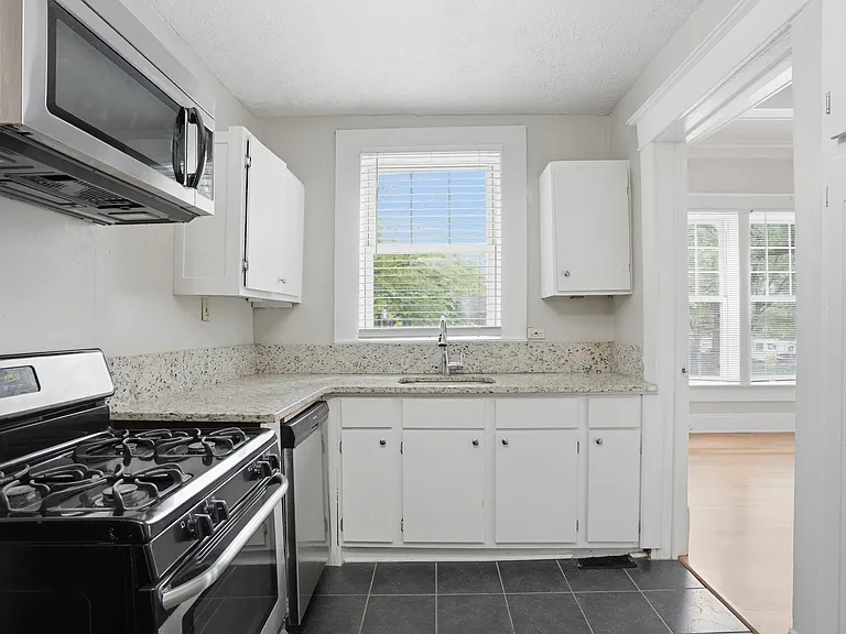 615 Linwood Ave NE #4 — Photo 20