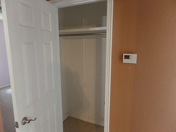 4th image of 826 Ash Ct
