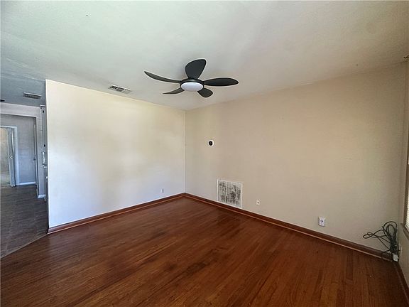 4th image of 836 Hamilton St