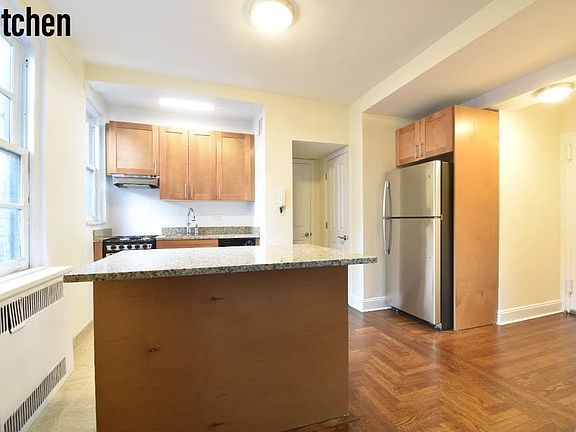 3rd image of 28 E 73rd St #9A